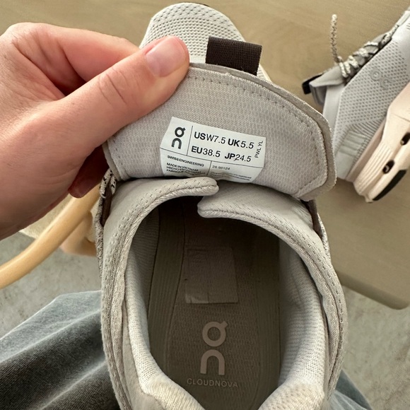 On Running Sneakers - Picture 10 of 10